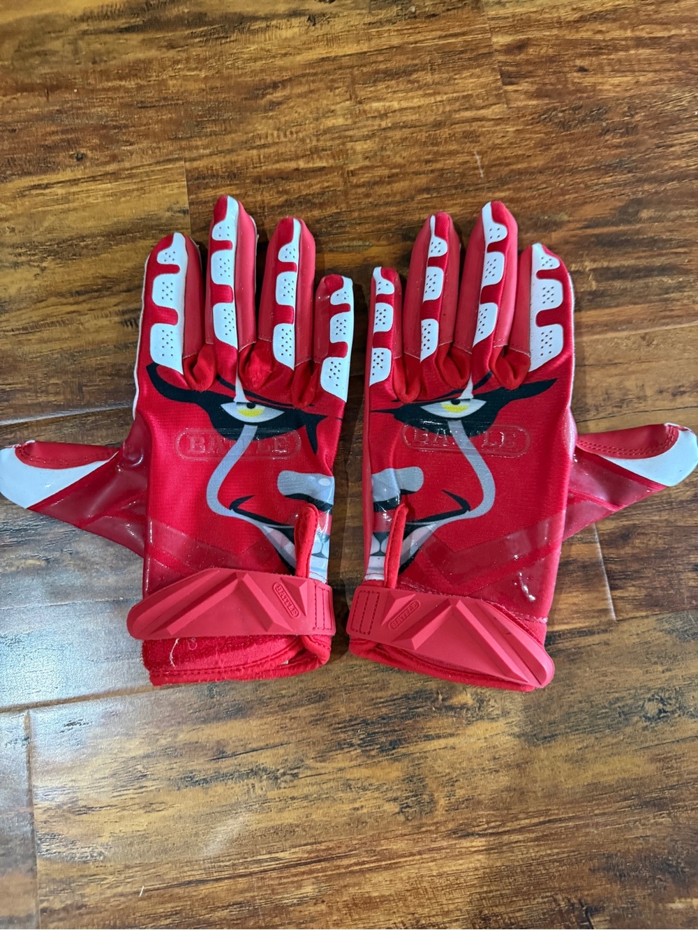 Red Graphic Performance Gloves - Brand Battle